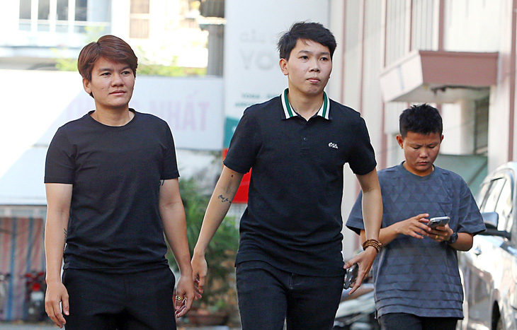 Trần Thị Thu, Kim Thanh và Bích Thùy (từ trái sang) sau cuộc họp với Sở Văn hóa -  Thể thao  TP.HCM  vào sáng  24-1 - Ảnh: Q.T.