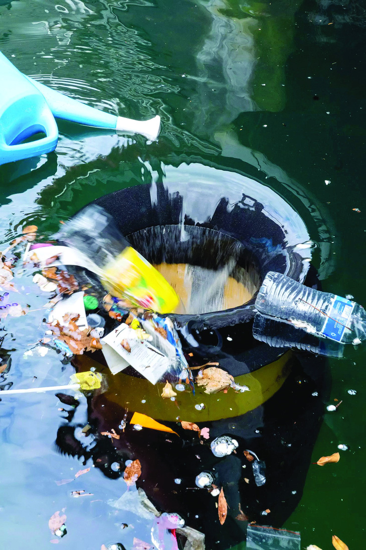 Mỗi Seabin (thùng rác nổi) có khả năng thu giữ 90.000 túi nhựa mỗi năm với chi phí chưa đến 1 USD/ngày. Ảnh: www.weforum.org