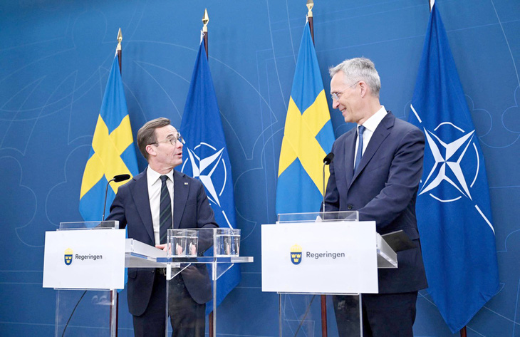 Thủ tướng Thụy Điển Ulf Kristersson (trái) và Tổng thư ký NATO Jens Stoltenberg trong cuộc họp báo ngày 24-10-2023 tại Stockholm (Thụy Điển) - Ảnh: AFP