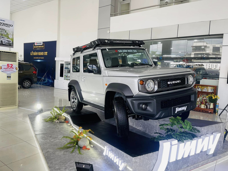 Hình ảnh Suzuki Jimny bản 3 cửa được trưng bày ở một đại lý Việt Nam - Ảnh: Đại lý Suzuki/Facebook