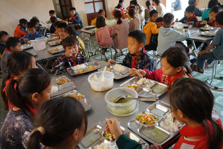 Học sinh trường vùng biên giới này mới được hỗ trợ 8.500 đồng tiền ăn mỗi ngày - Ảnh: VŨ TUẤN