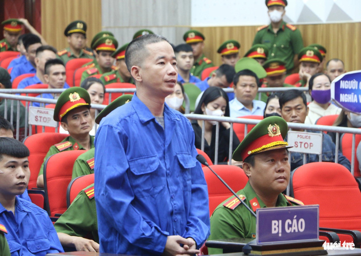Bị cáo Nguyễn Văn Thái (Thái Bus) được xem là cầm đầu nhóm giang hồ Phú Quốc đi bảo kê, giành đất - Ảnh: BỬU ĐẤU