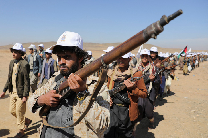 Tổ chức Houthi tuyển mộ thêm lực lượng tại Yemen. Trung Quốc được cho đã thúc giục Iran giúp kiềm chế hành động của Houthi, tổ chức do Iran hậu thuẫn - Ảnh: REUTERS