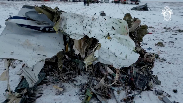 Hình ảnh mảnh vỡ của chiếc máy bay do Ủy ban điều tra Nga công bố ngày 25-1 - Ảnh: REUTERS