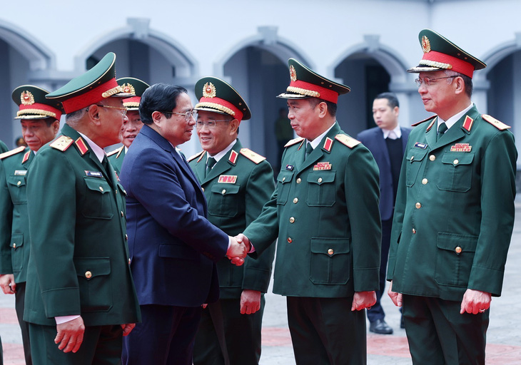 Thủ tướng Phạm Minh Chính đến thăm, kiểm tra tính sẵn sàng chiến đấu và chúc Tết tại Tổng cục II, Bộ Quốc phòng - Ảnh: TTXVN