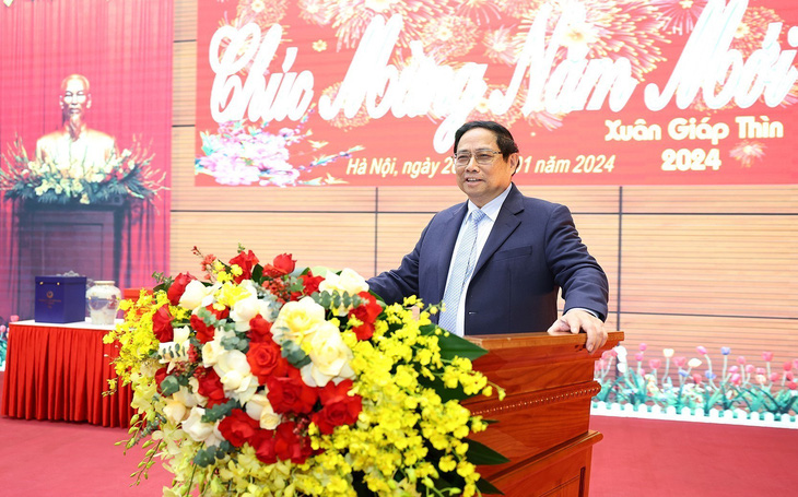 Thủ tướng Phạm Minh Chính nói chuyện với cán bộ, chiến sĩ Tổng cục II - Ảnh: TTXVN