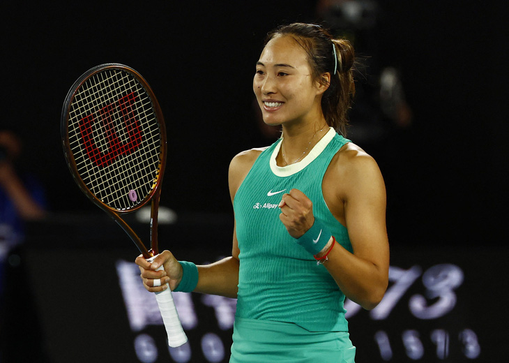 Zheng Qinwen giành vé vào chung kết Úc mở rộng - Ảnh: REUTERS