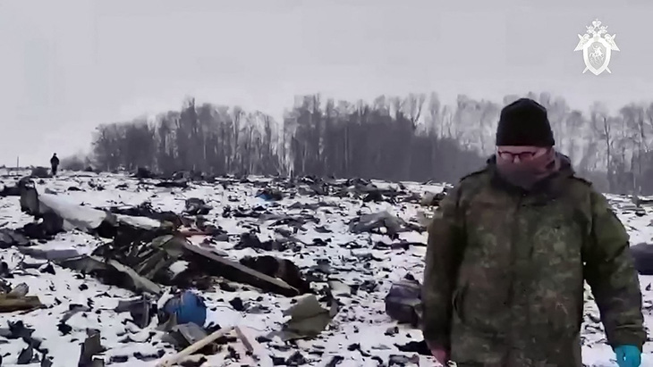 Nga công bố hình ảnh về hiện trường vụ rơi máy bay &quot;chở tù binh Ukraine&quot; - Ảnh: AFP