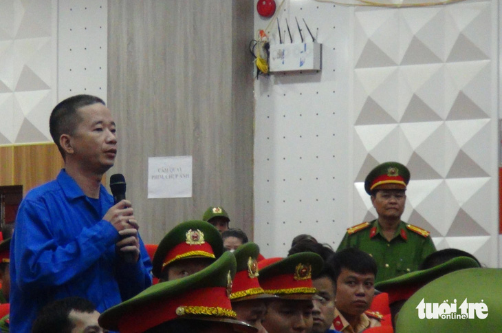 Nguyễn Văn Thái (Thái Bus) trình bày ý kiến tại tòa - Ảnh: BỬU ĐẤU