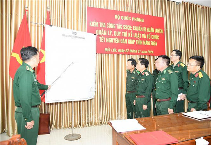 Đoàn kiểm tra của Bộ Quốc phòng kiểm tra tại Bộ chỉ huy Bộ đội biên phòng tỉnh Đắk Lắk - Ảnh: TTXVN