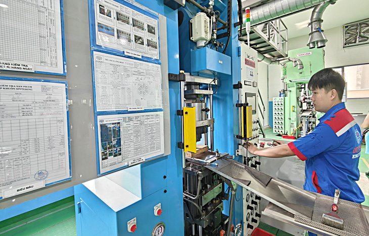 Nhà máy cơ khí chính xác của một doanh nghiệp Việt khánh thành vào cuối năm 2023 tại Khu công nghệ cao TP.HCM - Ảnh: ĐỨC THIỆN