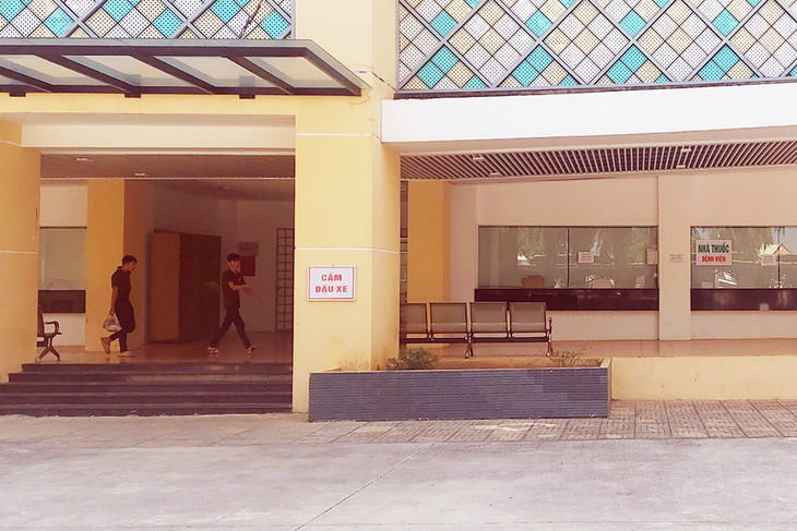 Nhà thuốc Bệnh viện Đa khoa tỉnh Bình Phước bị tạm đình chỉ hai tháng - Ảnh: AN BÌNH