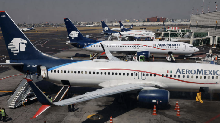 Máy bay đậu ở sân bay quốc tế thành phố Mexico - Ảnh: AFP