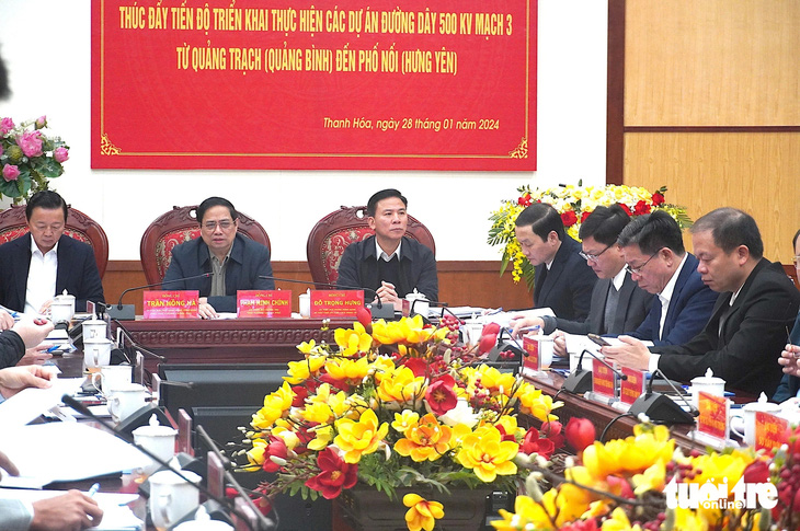 Thủ tướng họp trực tuyến với 9 địa phương về thúc đẩy tiến độ đường dây 500kV mạch 3 Quảng Trạch - Phố Nối - Ảnh: NGỌC AN