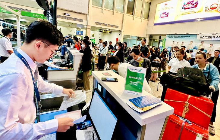 Hành khách bắt đầu than phiền khi chuyến bay Tết xuất hiện tỉnh trạng delay  - Ảnh: CÔNG TRUNG