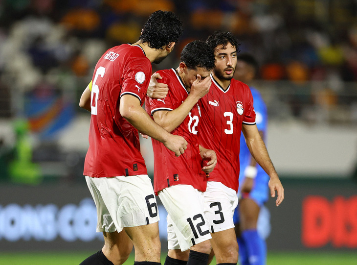 Cầu thủ Ai Cập thất vọng vì sớm bị loại ở Afcon 2023 - Ảnh: REUTERS