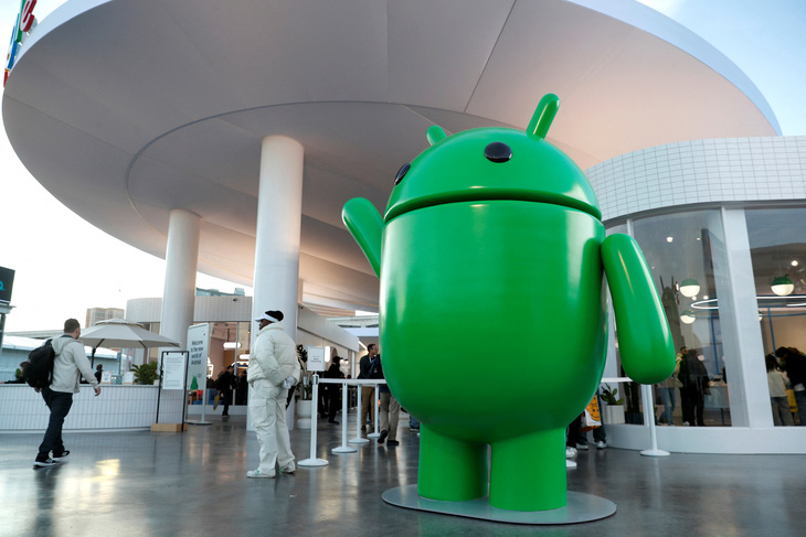Biểu tượng Android trước trụ sở Google tại CES 2024, triển lãm thương mại điện tử tiêu dùng thường niên, ở Las Vegas, Nevada, Mỹ, ngày 10-1 - Ảnh: REUTERS