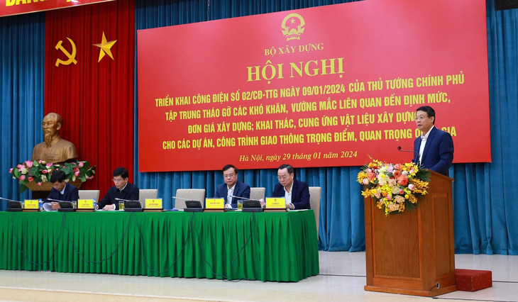 Thứ trưởng Bộ Xây dựng Bùi Hồng Minh phát biểu tại hội nghị sáng 29-1 - Ảnh: B.NGỌC