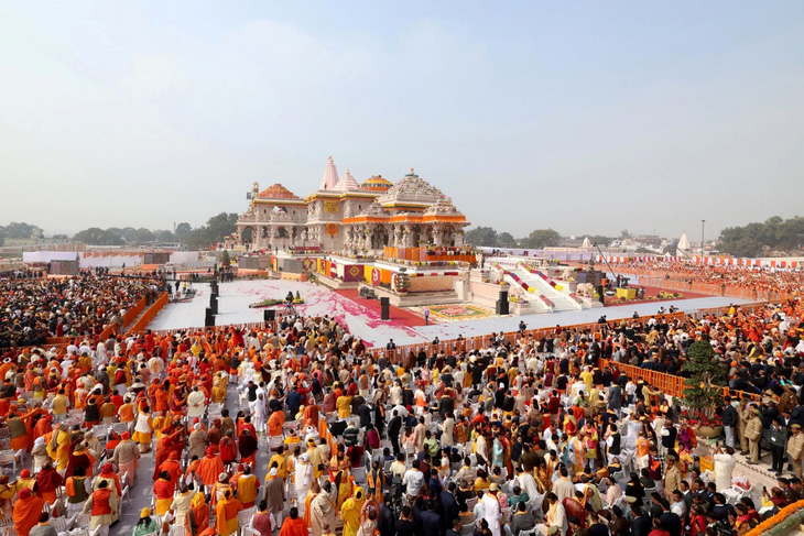 Đền Ram Mandir mới mở cửa là điểm du lịch tôn giáo mới tại Ấn Độ. Ảnh: reuters.com