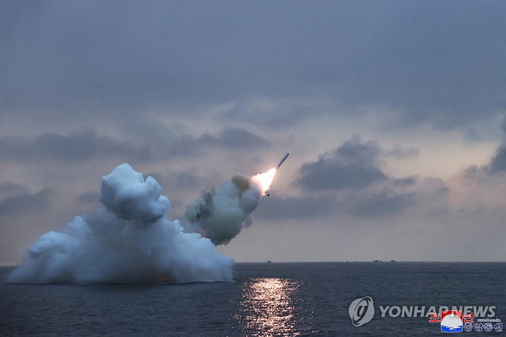 Vụ phóng tên lửa hành trình từ tàu ngầm (SLCM) hôm 28-1 từ Triều Tiên - Ảnh: KCNA