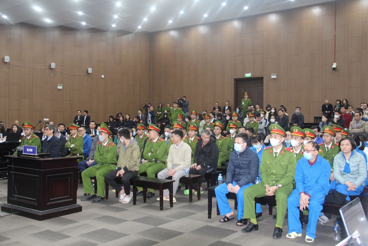 Các bị cáo trong phiên tòa ngày 3-1 - Ảnh: GIANG LONG