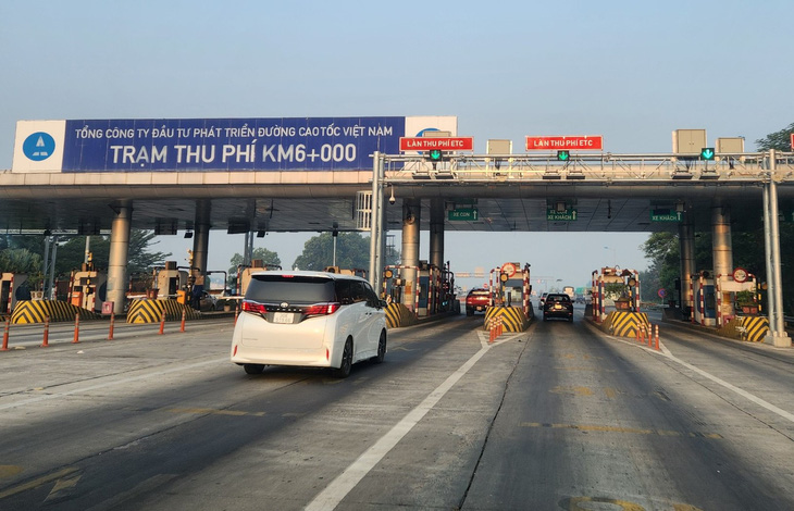 Trạm thu phí trên tuyến cao tốc Nội Bài - Lào Cai do VEC đầu tư, khai thác - Ảnh: TUẤN PHÙNG