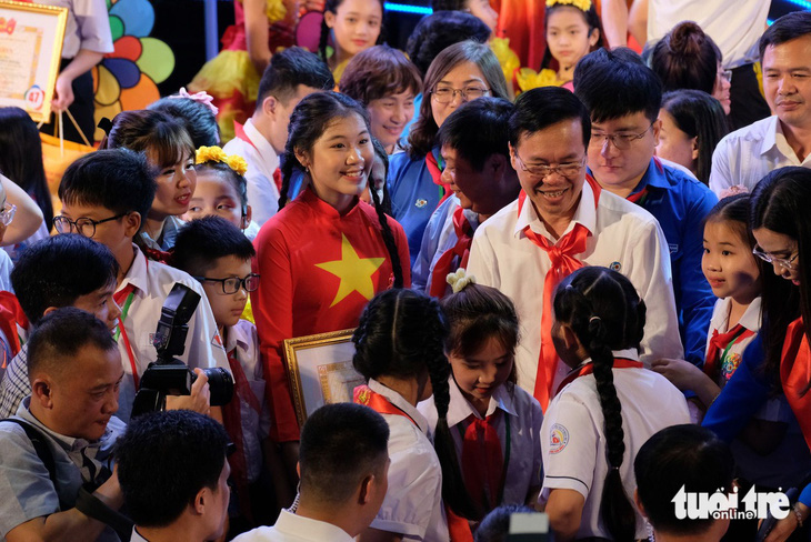Chủ tịch nước Võ Văn Thưởng đã đến dự lễ kỷ niệm 60 năm phong trào &quot;Nghìn việc tốt&quot; tại Bắc Ninh - Ảnh: NGUYÊN BẢO