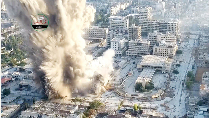 Năm 2016, quân nổi dậy Syria phát tán video vụ đánh bom đường hầm phá hủy trụ sở cảnh sát Aleppo - Ảnh: Reuters