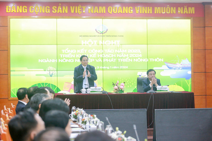 Thủ tướng Phạm Minh Chính cùng Bộ trưởng Lê Minh Hoan chủ trì hội nghị - Ảnh: C.TUỆ