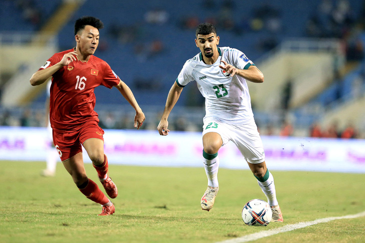 Tuyển Iraq (phải), đối thủ của tuyển Việt Nam ở Asian Cup 2023  - Ảnh: HOÀNG TÙNG