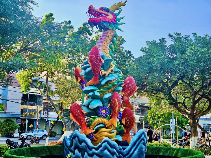 Show 'Cá chép hóa rồng' ở Nha Trang 1-631-1706615259075372823108