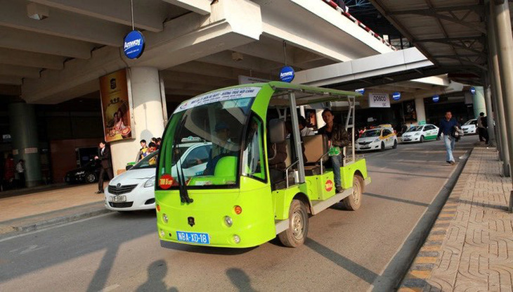 Xe điện 4 bánh hoạt động tại sân bay Nội Bài, Hà Nội - Ảnh minh họa: TUẤN PHÙNG