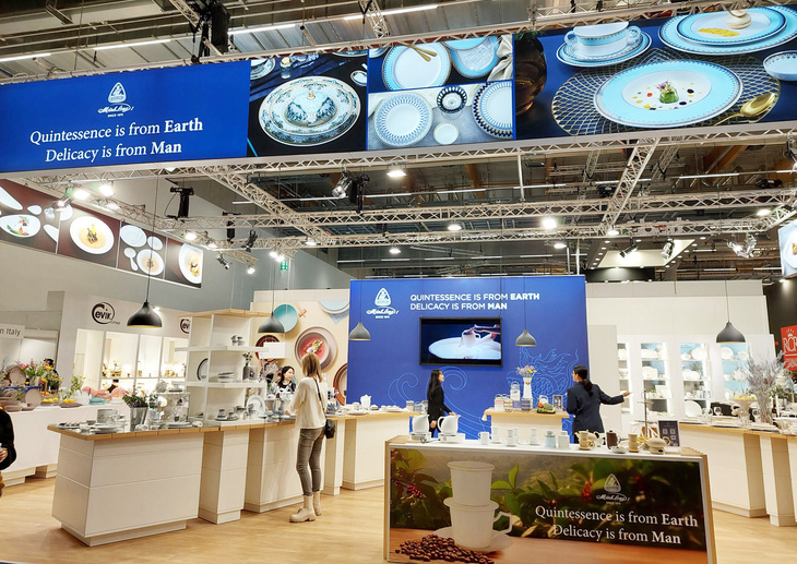 Sản phẩm gốm sứ Minh Long tại hội chợ thương mại quốc tế Ambiente Frankfurt 2024 - Ảnh: Đ.H