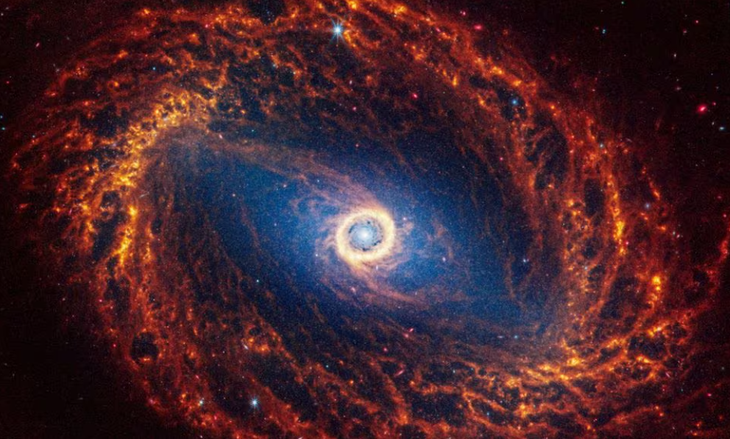 Thiên hà xoắn ốc NGC 1512 nằm cách Trái đất 30 triệu năm ánh sáng - Ảnh: REUTERS