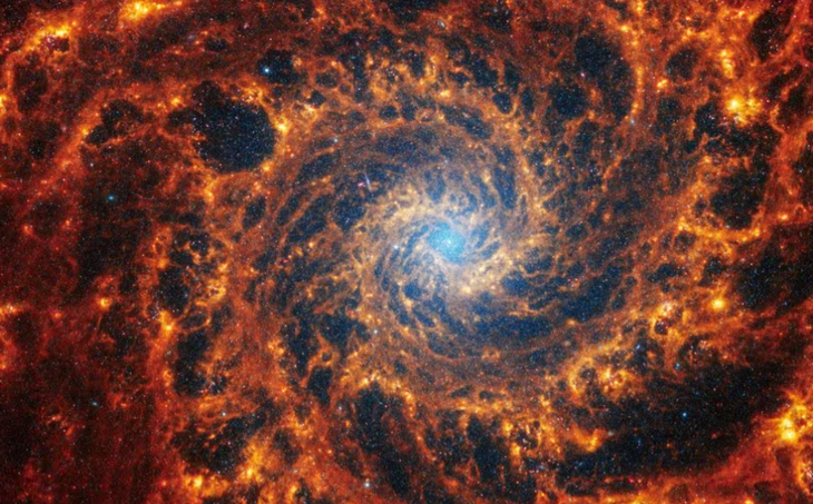Thiên hà xoắn ốc NGC 628 nằm cách Trái đất 32 triệu năm ánh sáng - Ảnh: REUTERS