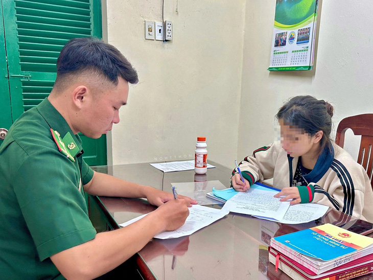 Lực lượng biên phòng Việt Nam đã phối hợp lực lượng chức năng Campuchia giải cứu kịp thời bé Th. khỏi casino K. - Ảnh: Biên phòng cung cấp