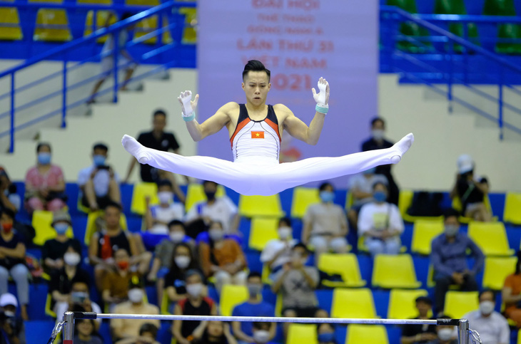 Lê Thanh Tùng thi đấu tại SEA Games 31 trên sân nhà Việt Nam - Ảnh: NAM TRẦN