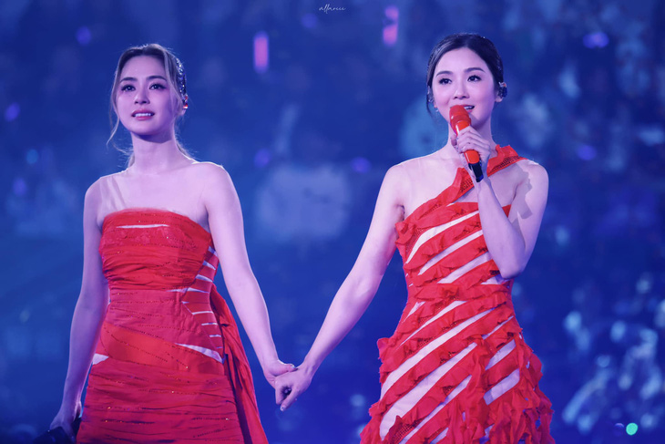 Twins đã có buổi hòa nhạc 14 đêm tại Hồng Quán dịp kỷ niệm 22 năm thành lập nhóm