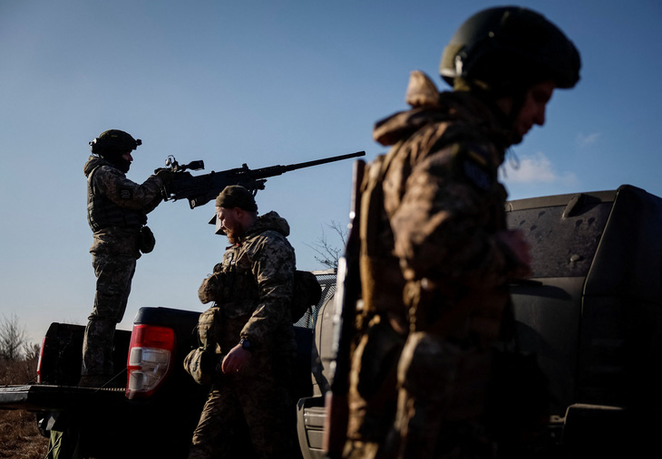 Quân nhân Ukraine thuộc đơn vị phòng không gần Kiev, Ukraine, ngày 29-1 - Ảnh: REUTERS