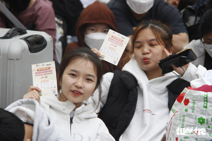 2.200 sinh viên, người lao động về Tết trên Chuyến xe mùa xuân