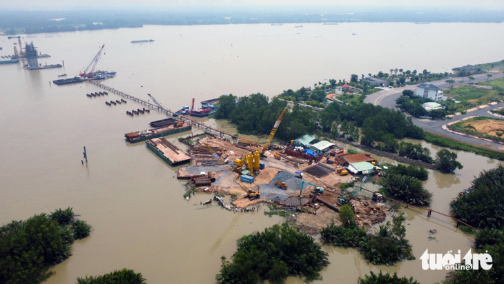 Cầu Nhơn Trạch (vượt sông Đồng Nai) đang được thi công (ảnh chụp tháng 6-2023) - Ảnh: A LỘC