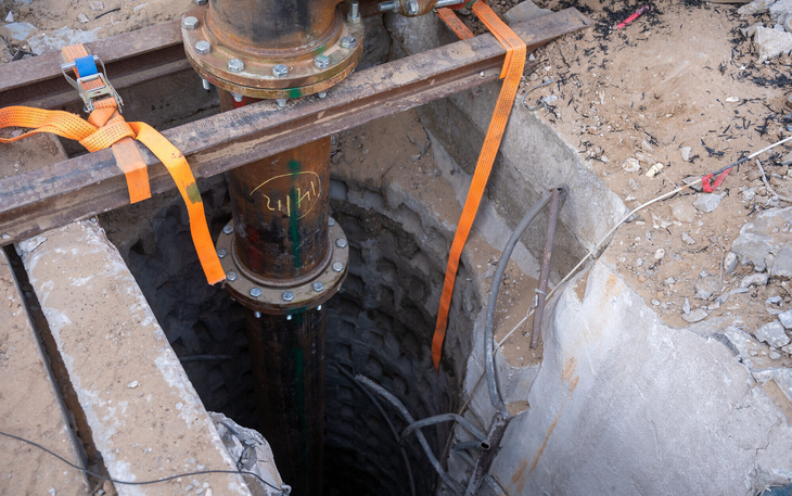 Một đường ống bơm nước vào đường hầm của Hamas tại Dải Gaza - Ảnh: TIMES OF ISRAEL