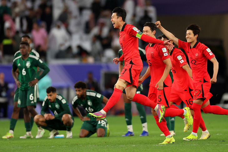 Niềm vui vỡ òa của Son Heung Min và tuyển Hàn Quốc sau chiến thắng ở loạt đấu súng - Ảnh: GETTY