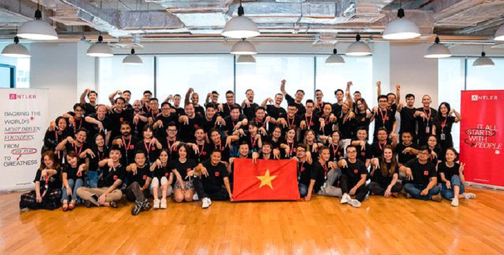 Đội ngũ các nhà sáng lập start-up thăm văn phòng Antler tại Việt Nam - Ảnh: HUỲNH MAI