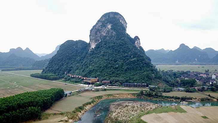 Lèn Một trở thành điểm hỗ trợ lũ lụt giữa thung lũng Tân Hóa từ các công trình của Tú Làn Lodge - Ảnh: SƠN LÂM