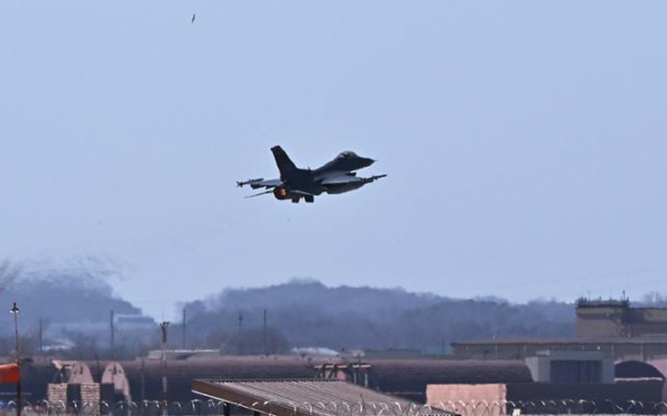 Tiêm kích F-16 của Mỹ rơi xuống biển ngoài khơi Hàn Quốc