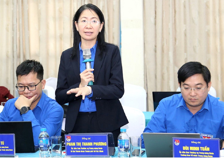 Bí thư Thành Đoàn TP.HCM Phan Thị Thanh Phương đóng góp ý kiến tại hội nghị vào ngày 3-1 - Ảnh: H.T.