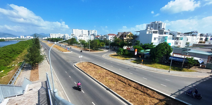Khu đô thị VCN Phước Hải mới hình thành bên bờ bắc sông Quán Trường, TP Nha Trang, nơi có một phần trong tuyến quy hoạch &quot;đường kết nối thẳng&quot; (đường Võ Nguyên Giáp với khu sân bay Nha Trang) cũ đi qua - Ảnh: PHAN SÔNG NGÂN