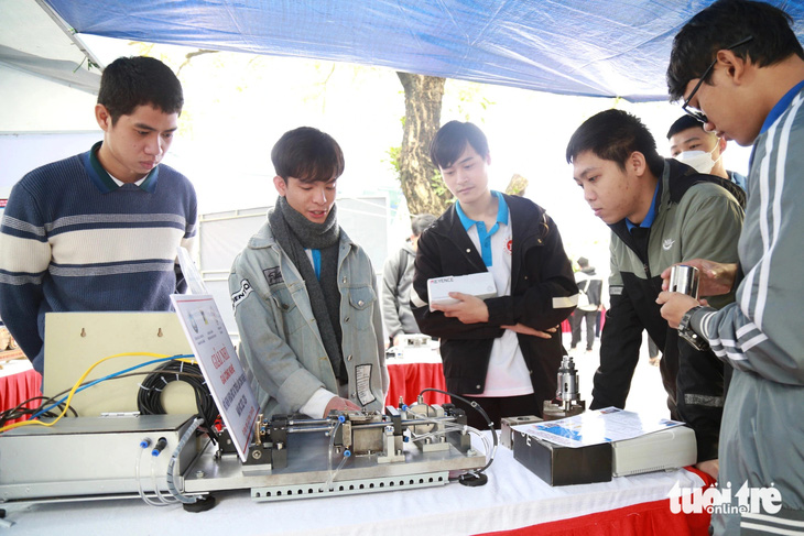 Trường đại học Bách khoa Đà Nẵng sẽ mở chuyên ngành đào tạo chuyên sâu về thiết kế vi mạch bán dẫn trong năm 2024 - Ảnh: ĐOÀN NHẠN