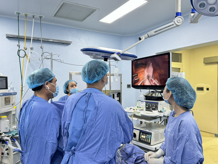 Kíp mổ của Bệnh viện Phúc Hưng đang tham gia phẫu thuật một ca bệnh khó - Ảnh: BVCC